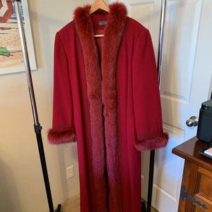 DRESS Ladies Coat - Very Hollywood!